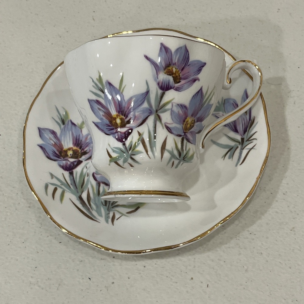 Royal Grafton Fine Bone China cup & saucer MANITOBA CROCUS c.1957+ Purple